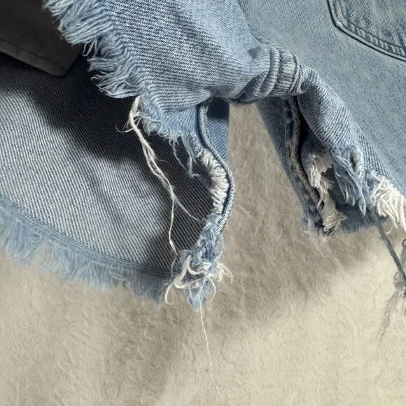 Vintage Carhartt Light Wash Denim Frayed Hem High-Waisted Shorts Streetwear - Picture 5 of 6